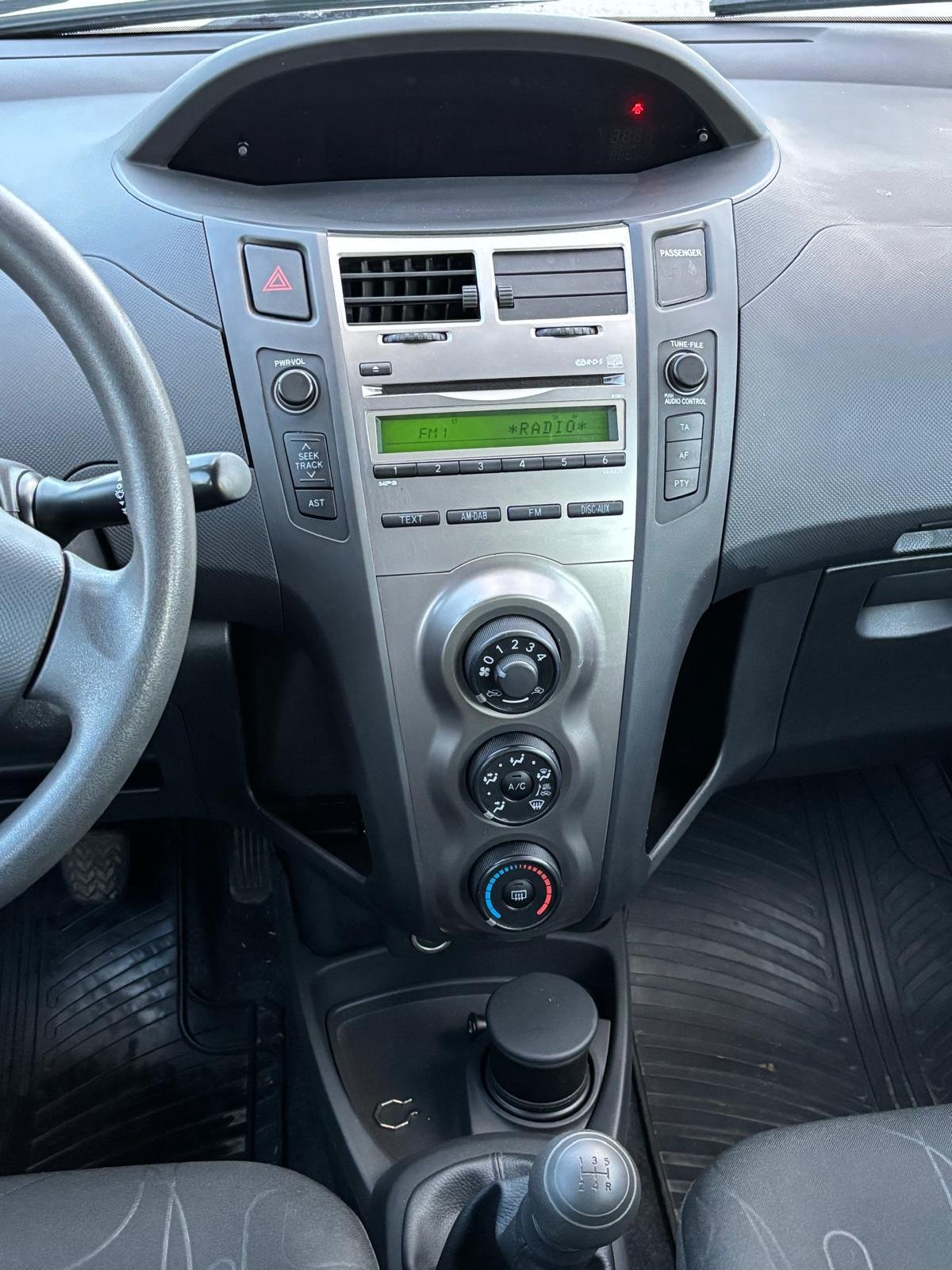 
								Toyota Yaris 1,0 VVT-i full									